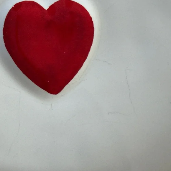 Williams Sonoma set of 8 White Plate with Red Heart - Picture 6 of 7